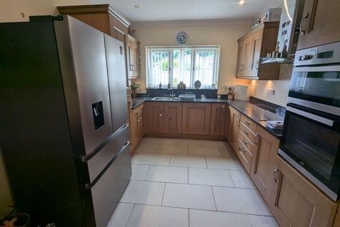 5 bedroom detached house for sale, Llys Y Foel, Foelgastell. Llanelli, SA14 7DW