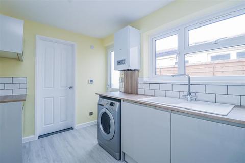 2 bedroom terraced house to rent, Wainscott Road