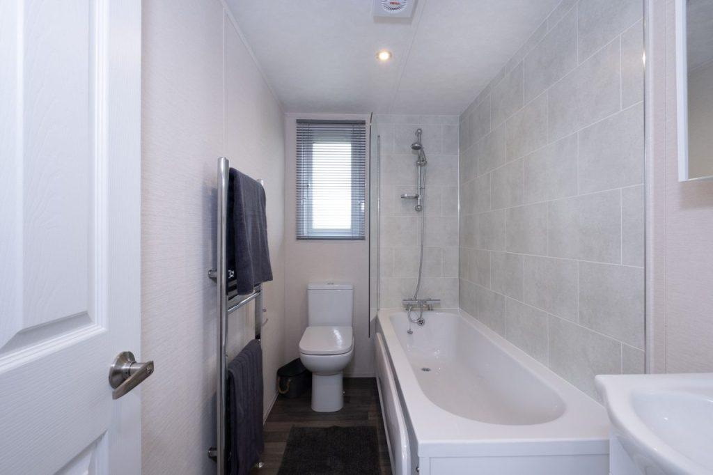 Xt3a2536 Dv Bathroom.jpg