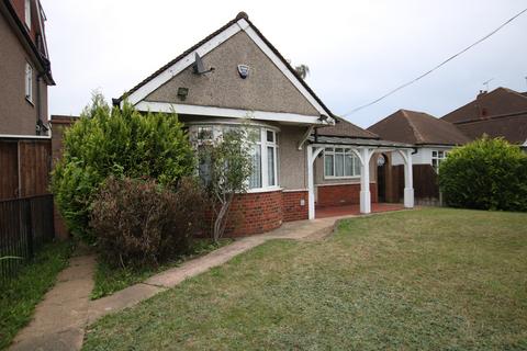 3 bedroom detached house to rent, East Rochester Way, Sidcup DA15