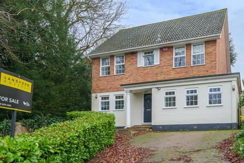 4 Roundwood, Chislehurst, BR7 5RQ