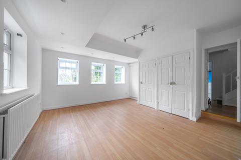 4 Roundwood, Chislehurst, BR7 5RQ