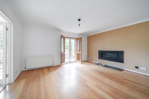 4 Roundwood, Chislehurst, BR7 5RQ