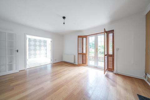 4 Roundwood, Chislehurst, BR7 5RQ