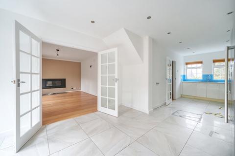 4 Roundwood, Chislehurst, BR7 5RQ