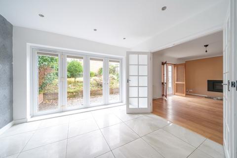 4 Roundwood, Chislehurst, BR7 5RQ