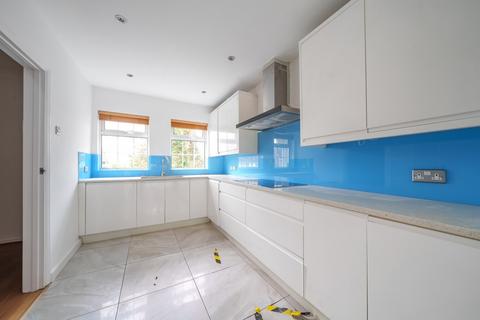 4 Roundwood, Chislehurst, BR7 5RQ