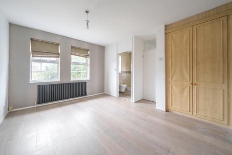 4 Roundwood, Chislehurst, BR7 5RQ