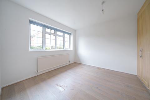 4 Roundwood, Chislehurst, BR7 5RQ