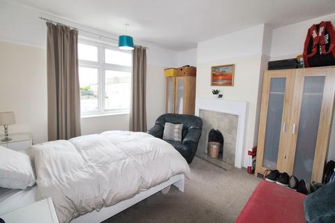 3 bedroom flat for sale, St. Peters Road, Byker, Newcastle upon Tyne, Tyne and Wear, NE6 2EA