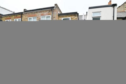 2 bedroom terraced house for sale, Holly Road, Twickenham TW1