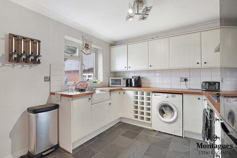 40 Rowley Mead, Thornwood, Epping, CM16 6NH