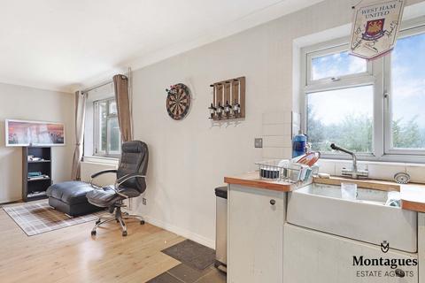 40 Rowley Mead, Thornwood, Epping, CM16 6NH