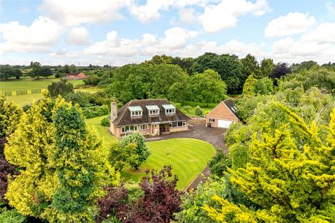 4 bedroom detached house for sale, Finedon Road, Irthlingborough, Wellingborough, Northamptonshire, NN9