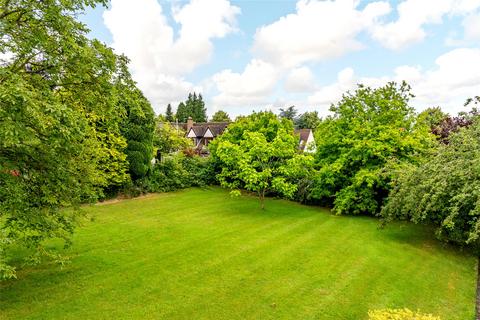 4 bedroom detached house for sale, Finedon Road, Irthlingborough, Wellingborough, Northamptonshire, NN9