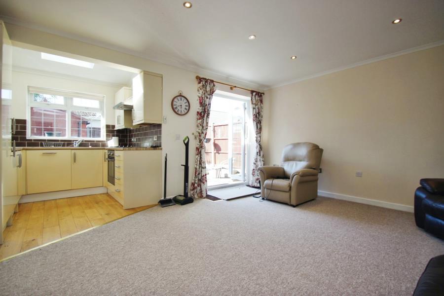 Ashton Drive, Bristol BS3 1 bed bungalow £1,250 pcm (£288 pw)