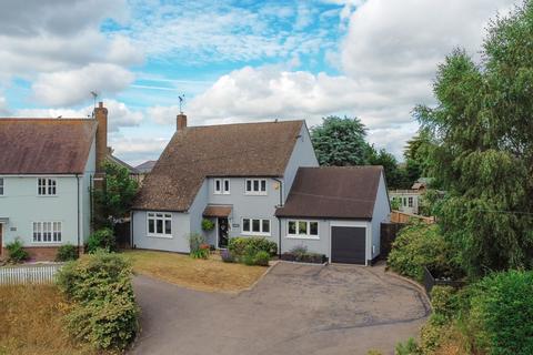 4 bedroom detached house for sale, Saffron Gardens, Braintree CM7