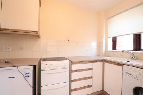 2 bedroom flat to rent, Roker Lane, Pudsey, LS28