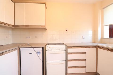 2 bedroom flat to rent, Roker Lane, Pudsey, LS28