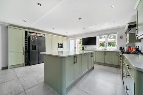 5 bedroom detached house to rent, Clarendon Way Chislehurst BR7