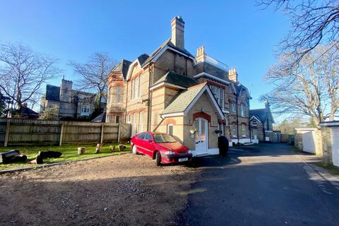 3 bedroom flat to rent, Wimborne Road, Bournemouth BH2