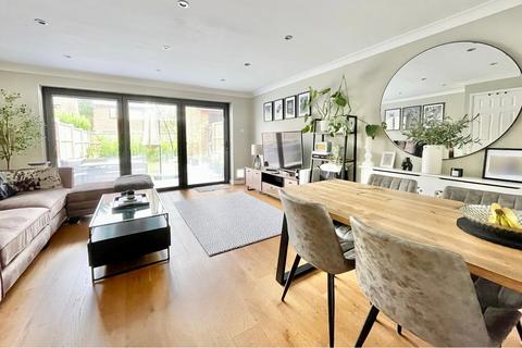 21 Beveren Close, Fleet, GU51 2UB