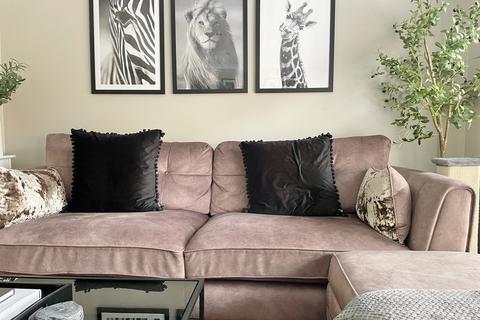 21 Beveren Close, Fleet, GU51 2UB