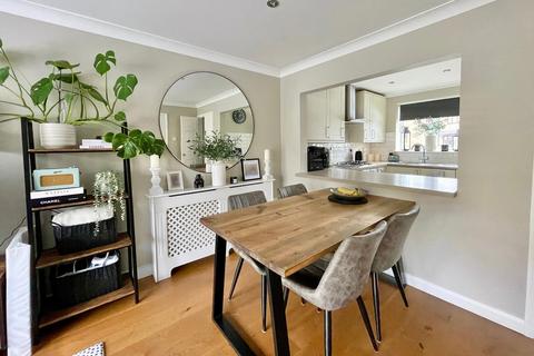21 Beveren Close, Fleet, GU51 2UB