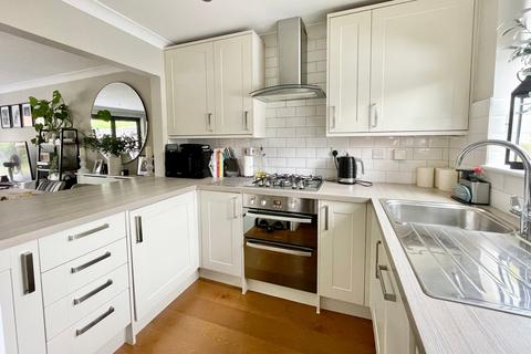 21 Beveren Close, Fleet, GU51 2UB