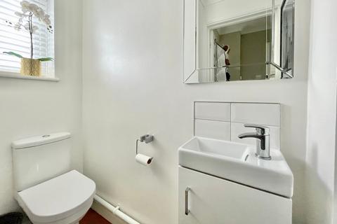 21 Beveren Close, Fleet, GU51 2UB
