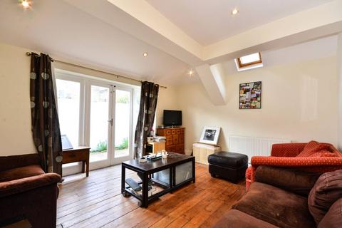 2 bedroom flat to rent, Bronsart Road, Fulham, London, SW6