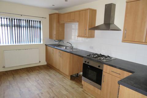 4 bedroom detached house to rent, Hamilton Road, Deeside CH5