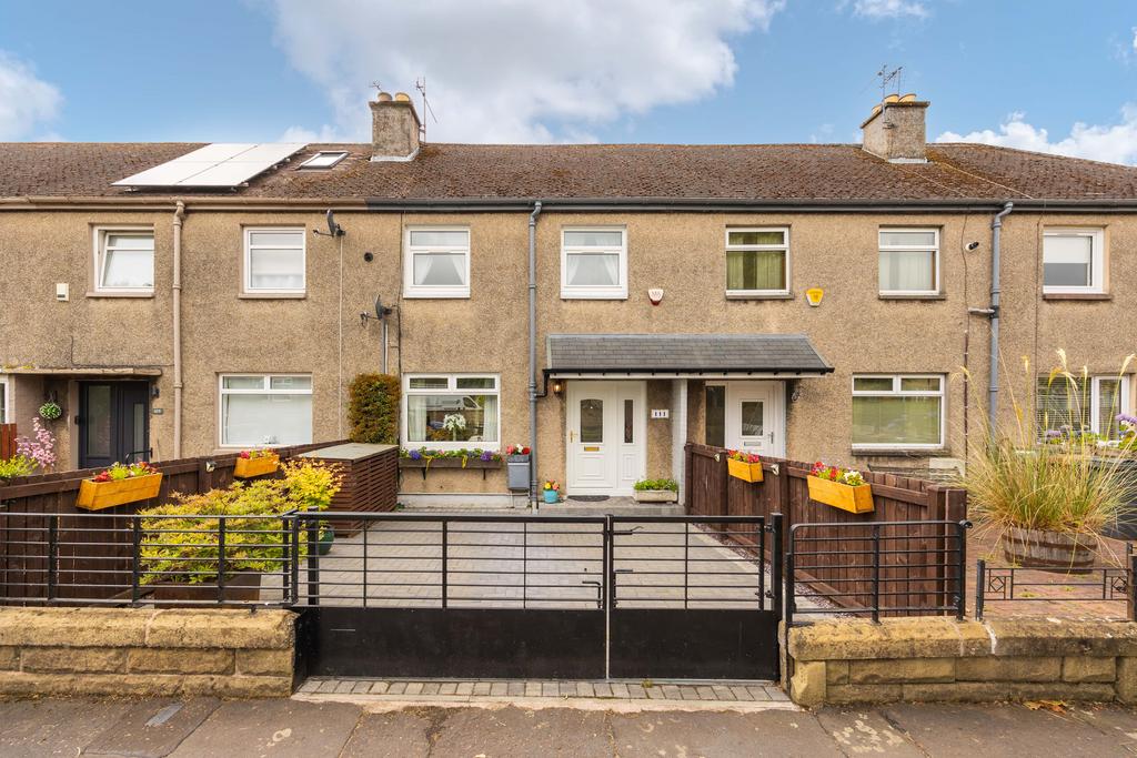Carrick Knowe Avenue, Edinburgh EH12 2 bed terraced house £250,000