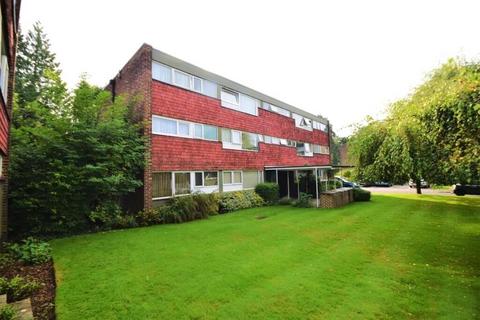 2 bedroom flat to rent, Eaton Court, Guildford GU1