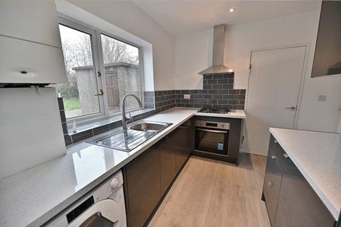4 bedroom end of terrace house to rent, Knights Way, IG6 2RR