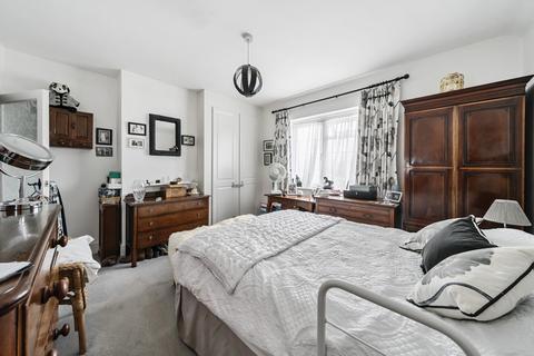 81 Raymond Crescent, Guildford, GU2 7SZ