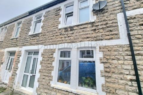 3 bedroom terraced house to rent, Princes Street, Barry