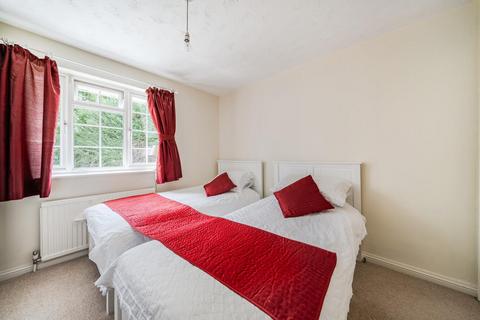9 Valan Leas, Bromley, BR2 0PE