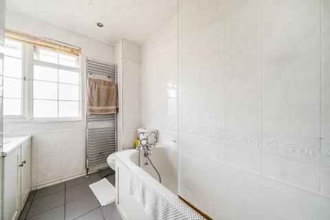 9 Valan Leas, Bromley, BR2 0PE