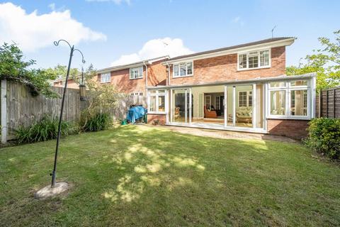 9 Valan Leas, Bromley, BR2 0PE