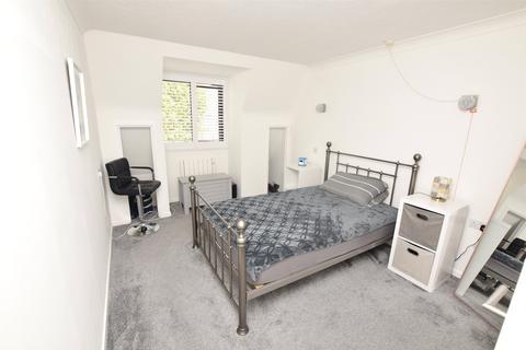 1 bedroom apartment for sale, Fernleigh Court, Romford RM7