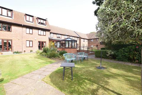 1 bedroom apartment for sale, Fernleigh Court, Romford RM7