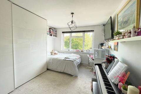 34 Coombe Road, Romford, RM3 0TX