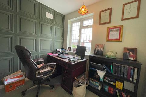 34 Coombe Road, Romford, RM3 0TX