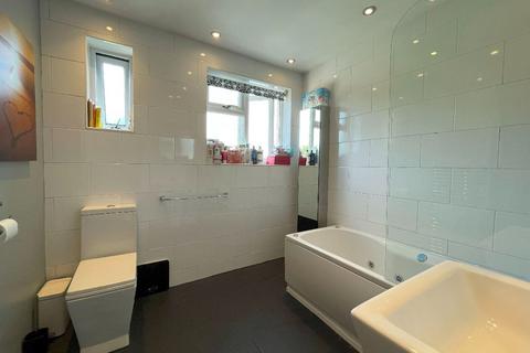 34 Coombe Road, Romford, RM3 0TX