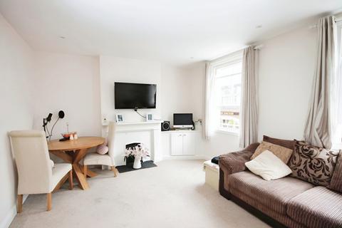 1 bedroom apartment to rent, Station Road Redhill RH1