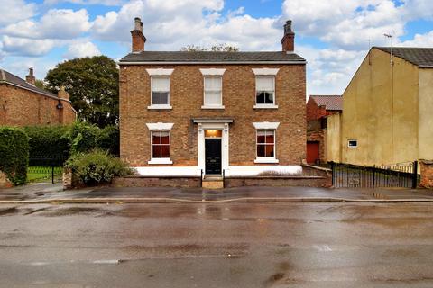 3 bedroom detached house for sale, High Street, Doncaster DN9