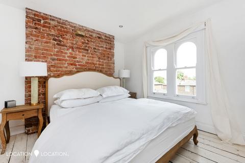 2 bedroom maisonette for sale, Cleveland Road, London, N1