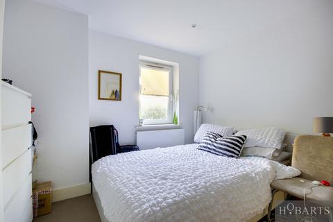 2 bedroom flat to rent, Finsbury Road, Bowes Park, London, N22
