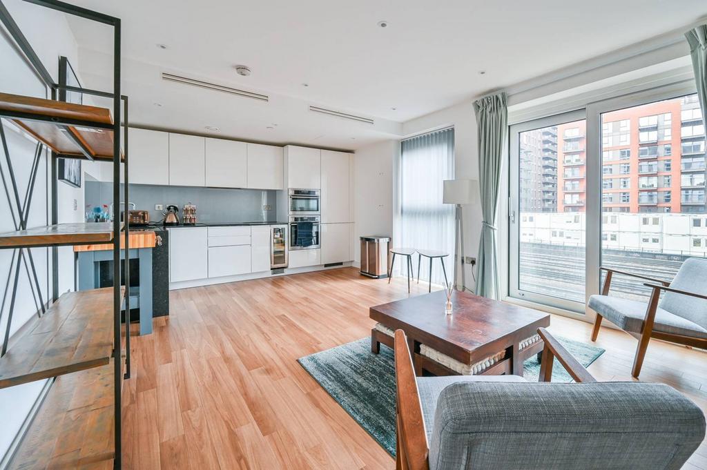 Brent House, Nine Elms Point, Nine... 1 bed flat - £4,000 pcm (£923 pw)